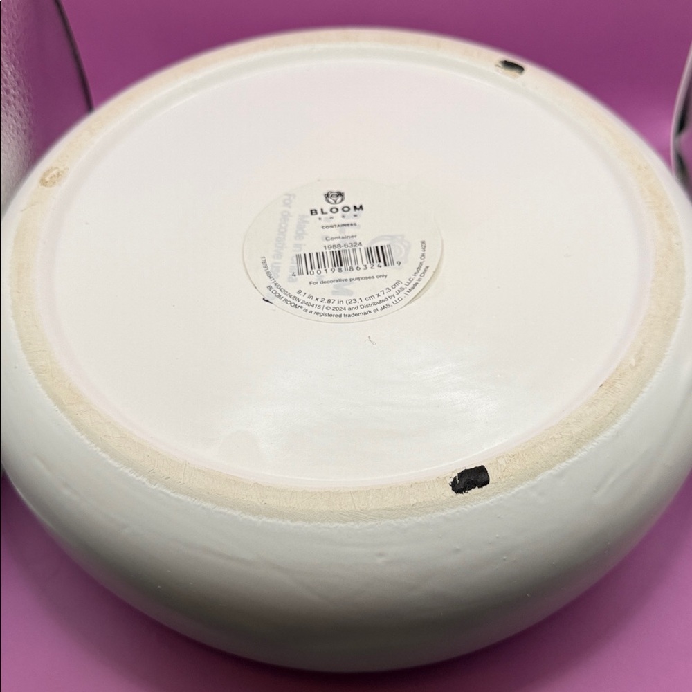 White Ceramic decorative Bowl - Picture 3 of 4